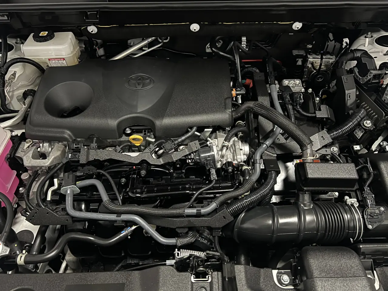 2023 TOYOTA RAV4 HYBRID Gallery Image 21