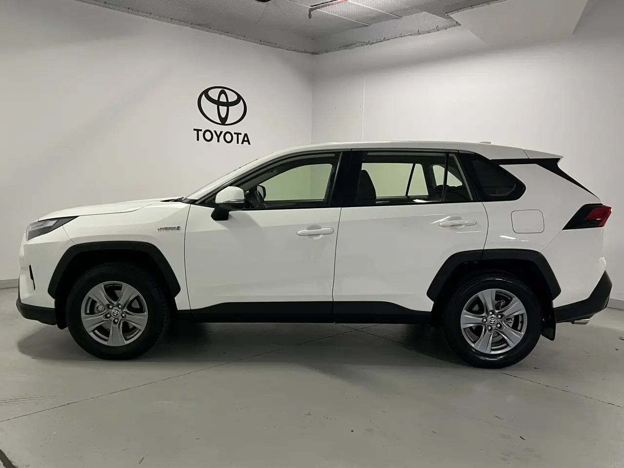 2023 TOYOTA RAV4 HYBRID Gallery Image 9