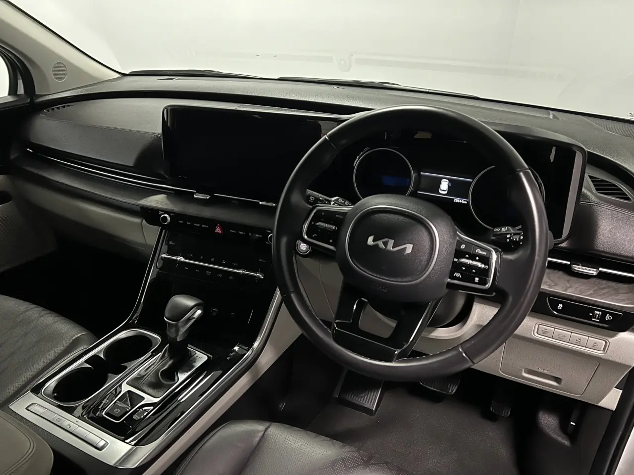 2023 KIA CARNIVAL Gallery Image 10