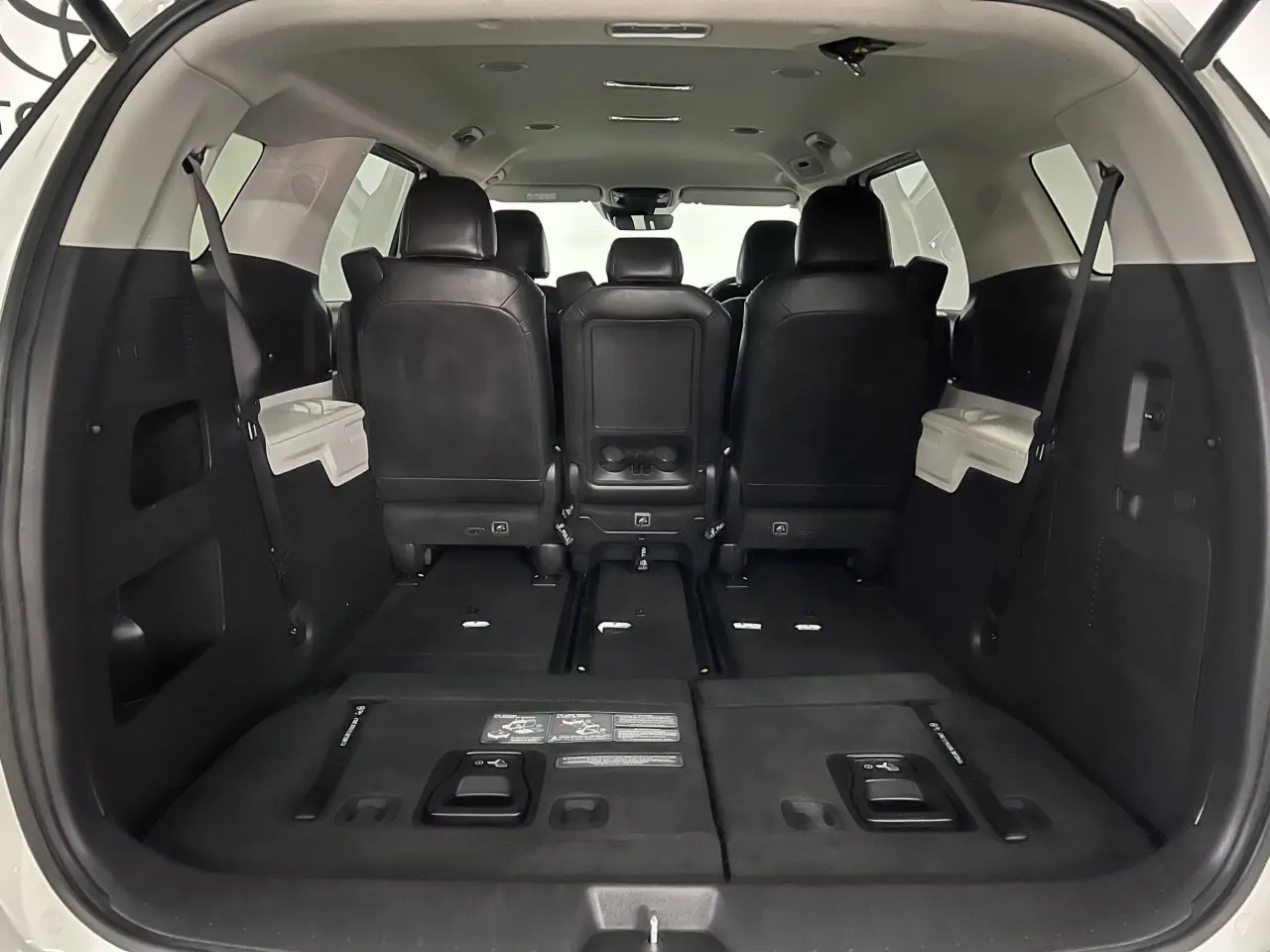 2023 KIA CARNIVAL Gallery Image 13