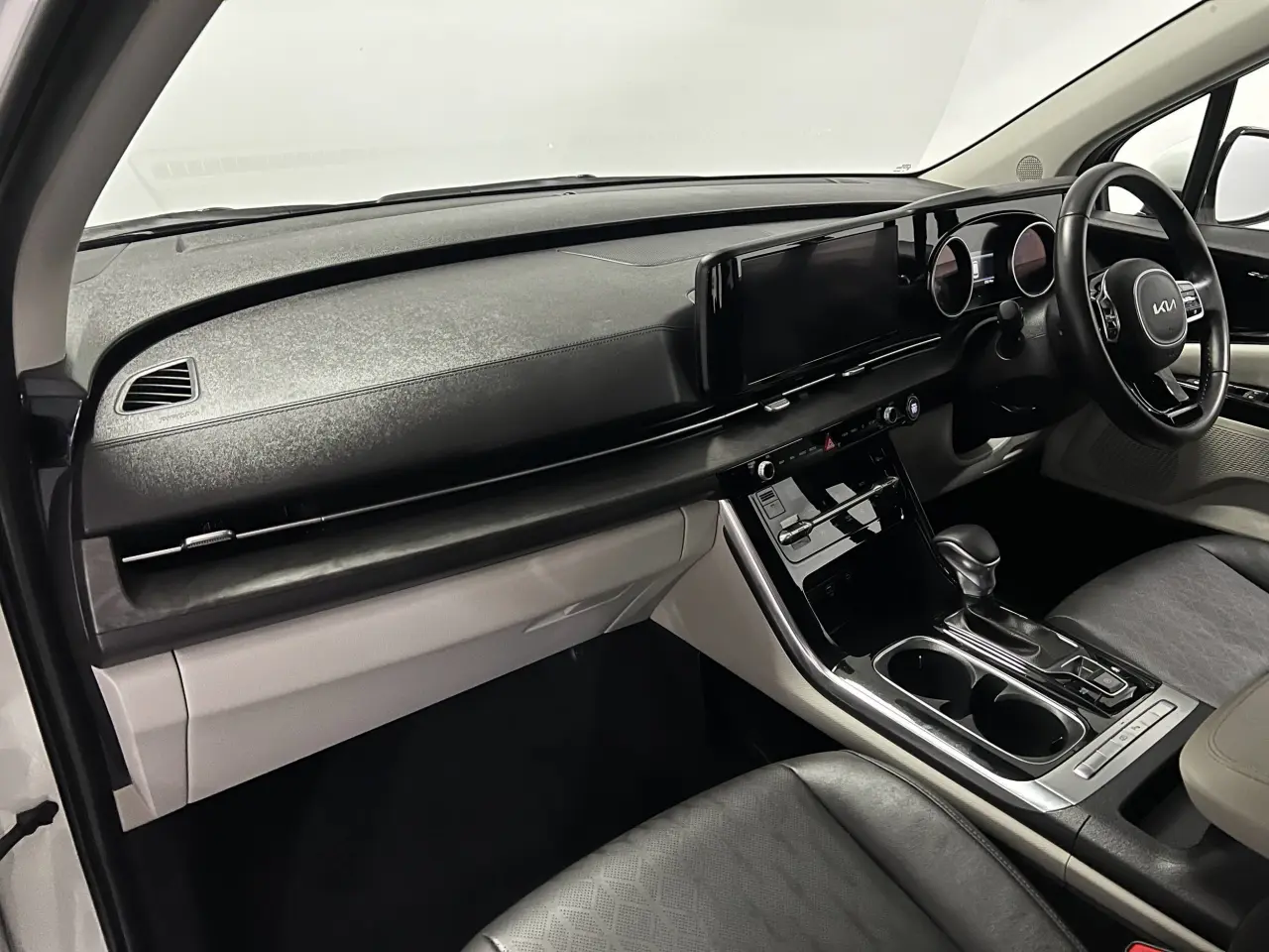 2023 KIA CARNIVAL Gallery Image 15