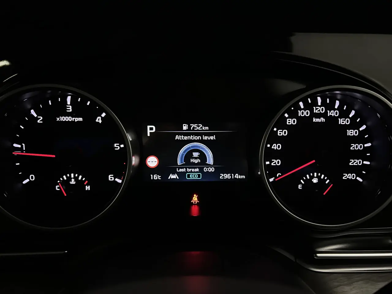 2023 KIA CARNIVAL Gallery Image 18
