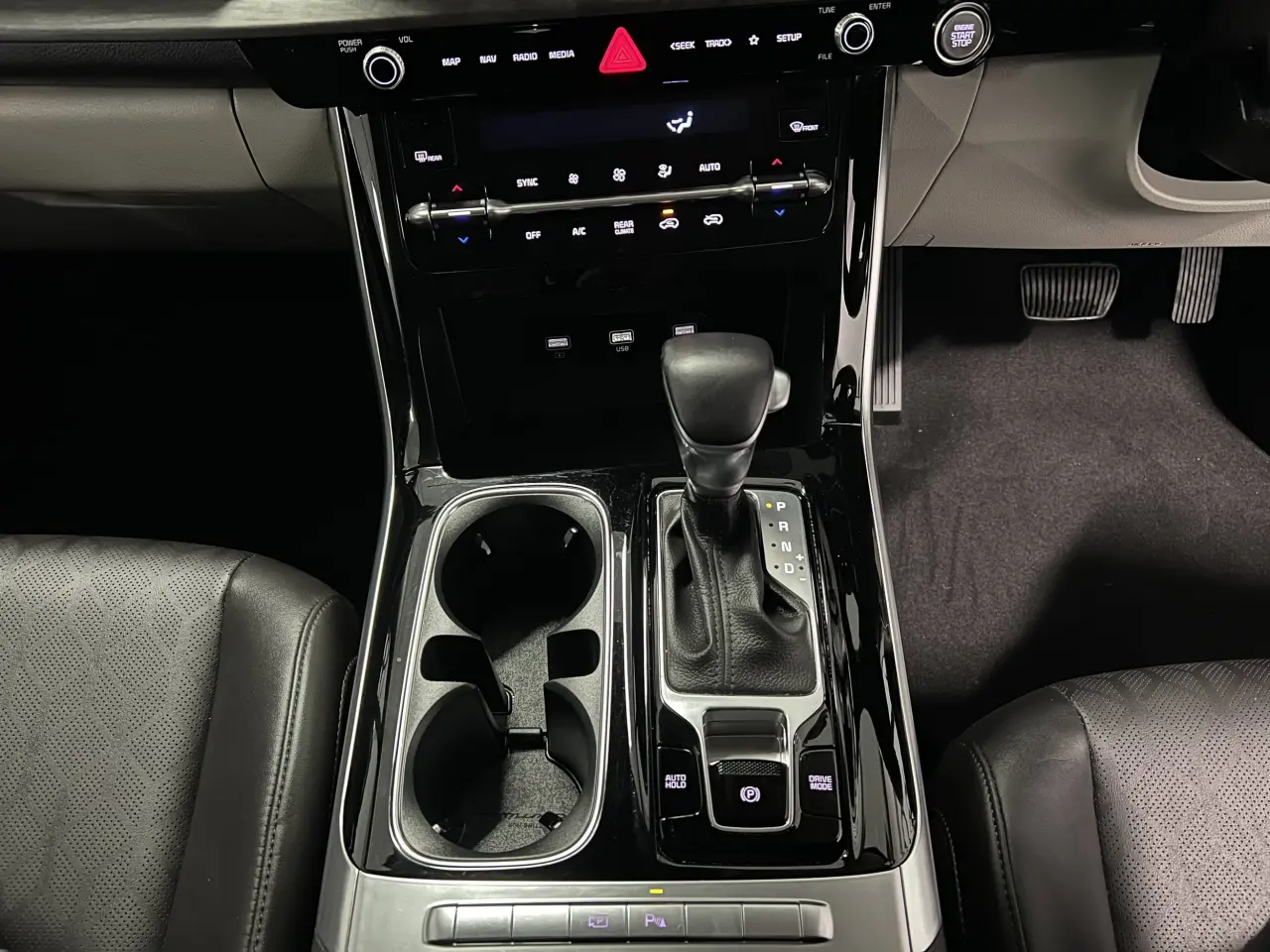 2023 KIA CARNIVAL Gallery Image 20