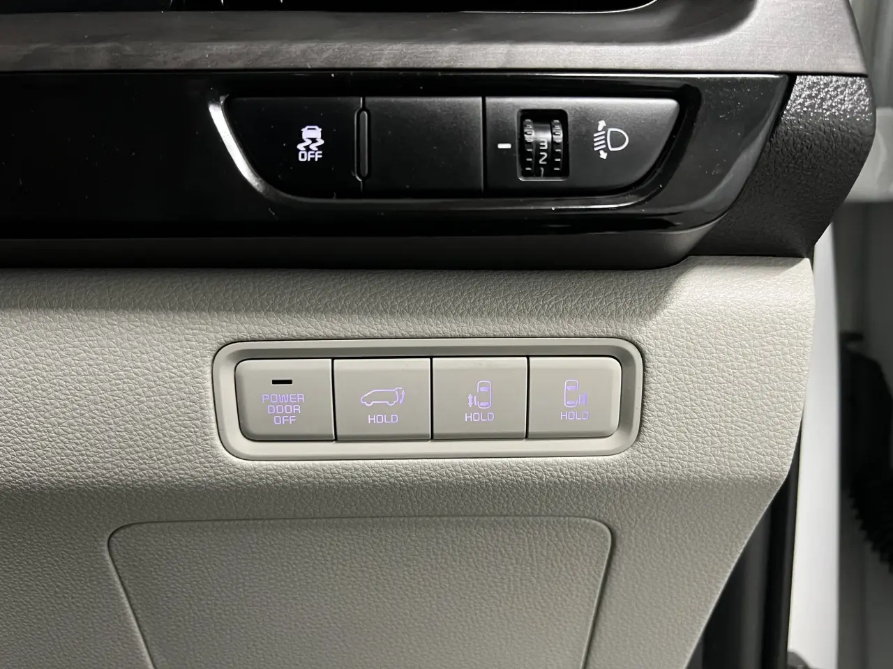 2023 KIA CARNIVAL Gallery Image 21