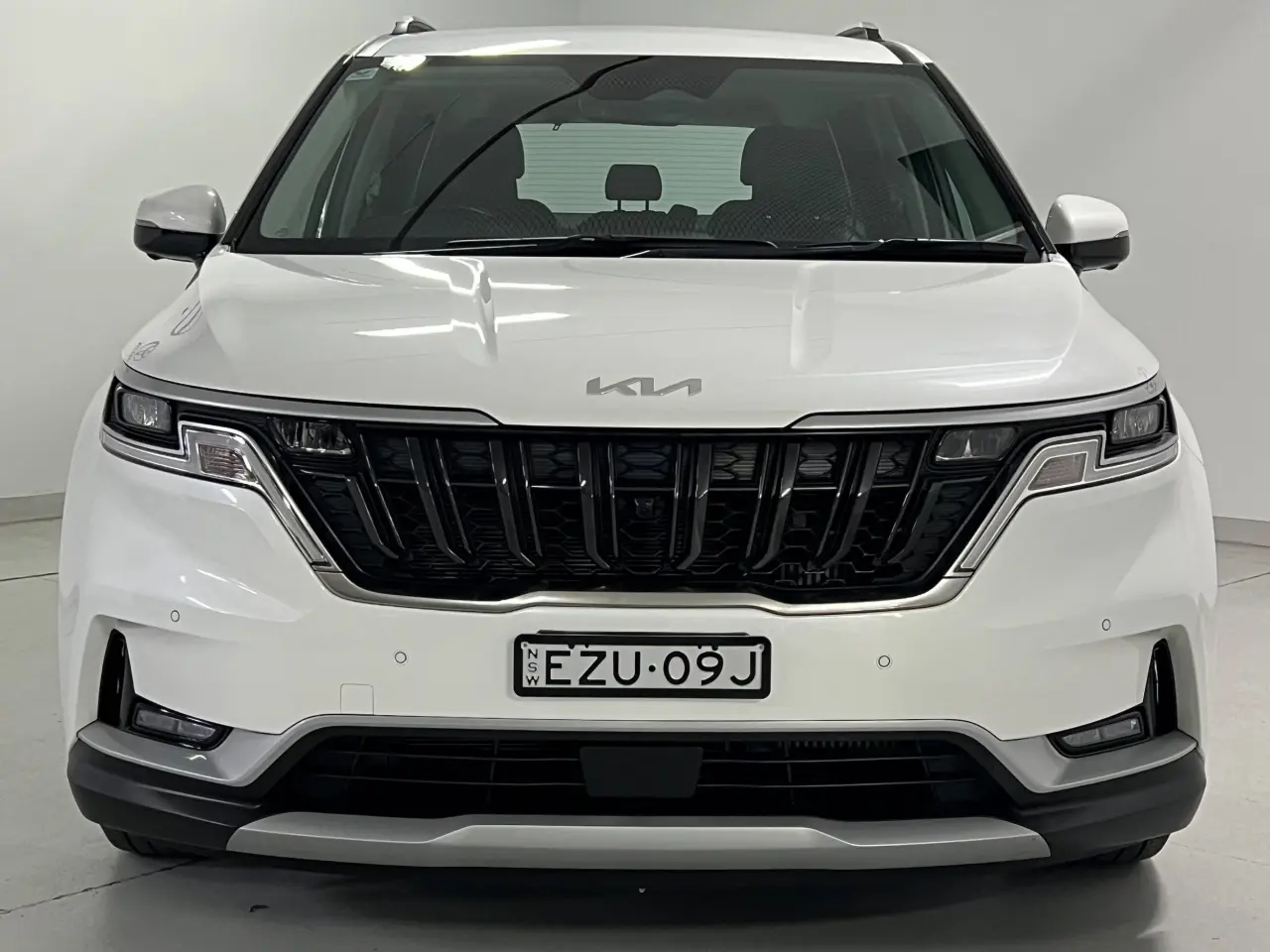 2023 KIA CARNIVAL Gallery Image 3