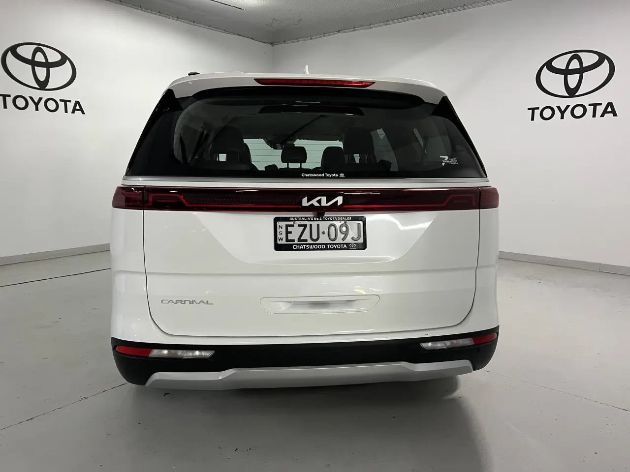 2023 KIA CARNIVAL Gallery Image 6