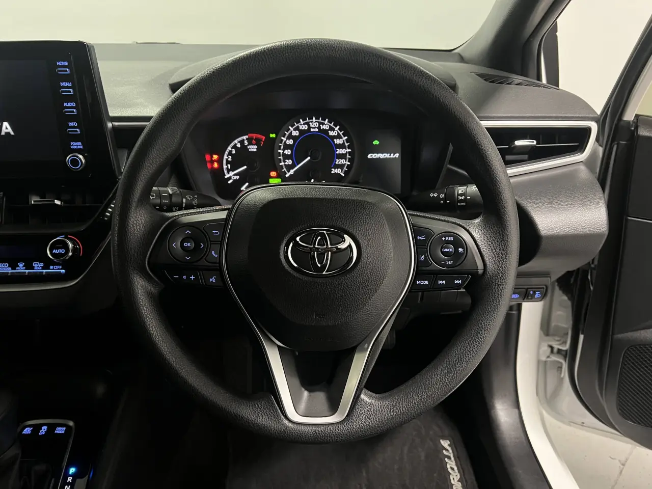 2022 TOYOTA COROLLA Gallery Image 16