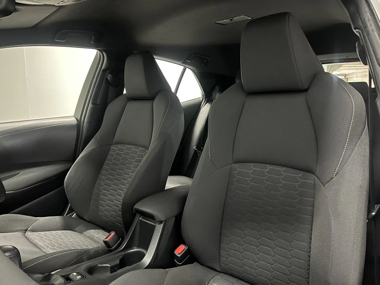 2021 TOYOTA COROLLA Gallery Image 15