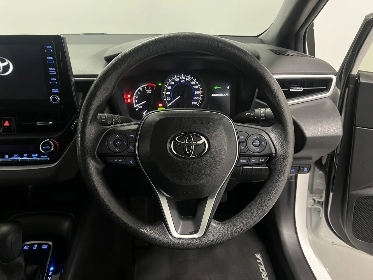 2021 TOYOTA COROLLA Gallery Image 16