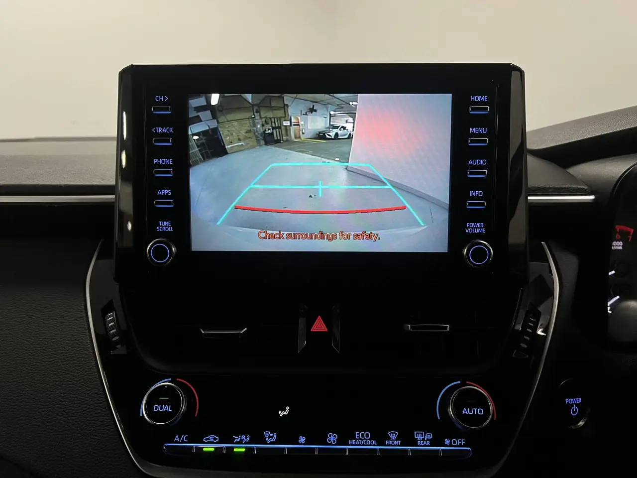 2021 TOYOTA COROLLA Gallery Image 18