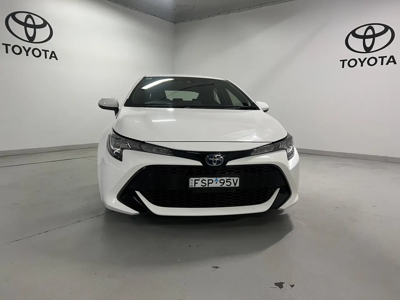 2021 TOYOTA COROLLA Gallery Image 2