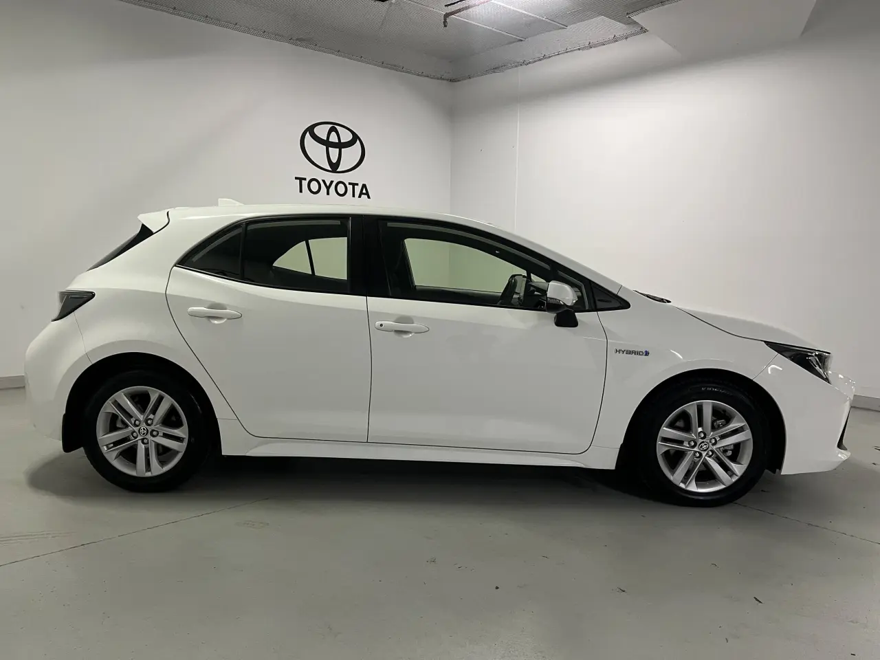 2021 TOYOTA COROLLA Gallery Image 4