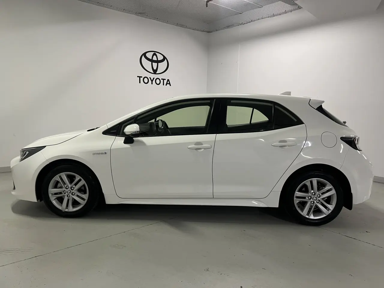 2021 TOYOTA COROLLA Gallery Image 9