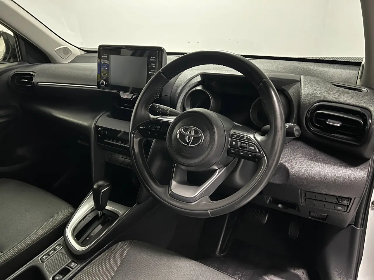 2022 TOYOTA YARIS CROSS HYBRID Gallery Image 10