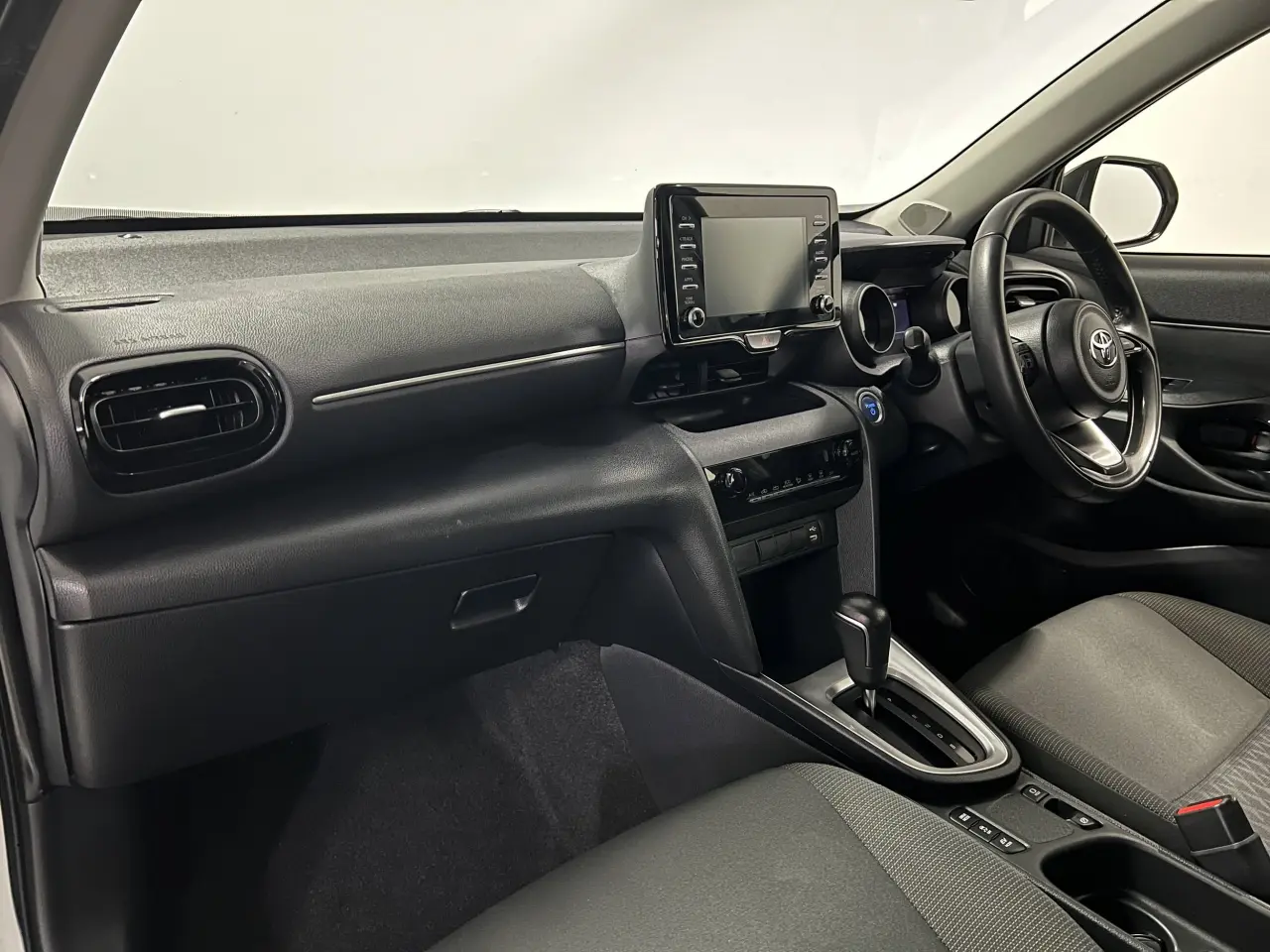2022 TOYOTA YARIS CROSS HYBRID Gallery Image 14