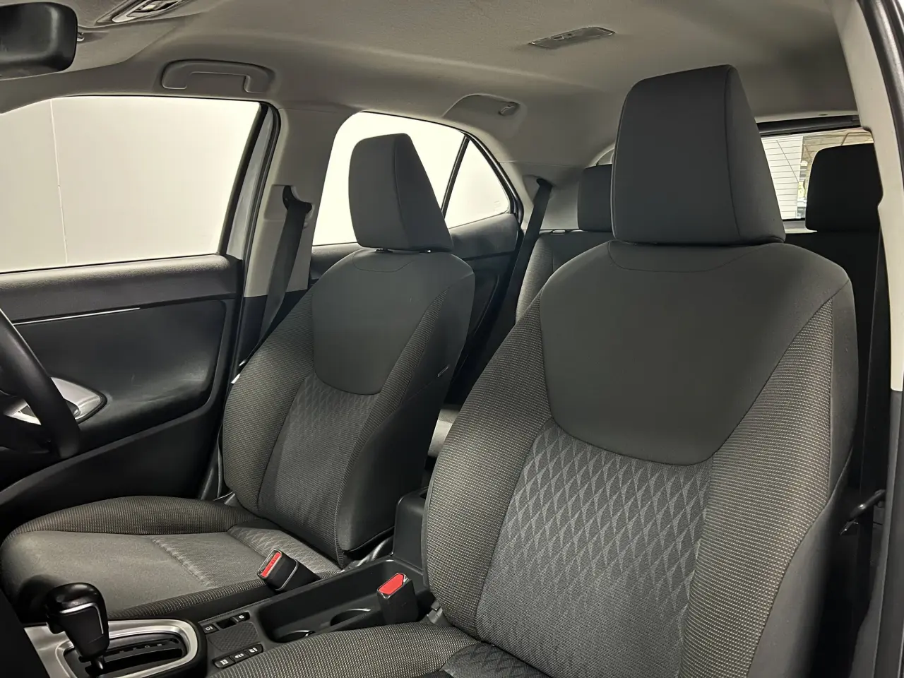 2022 TOYOTA YARIS CROSS HYBRID Gallery Image 15