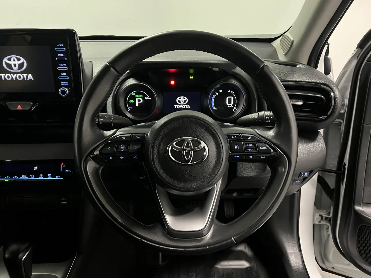 2022 TOYOTA YARIS CROSS HYBRID Gallery Image 16