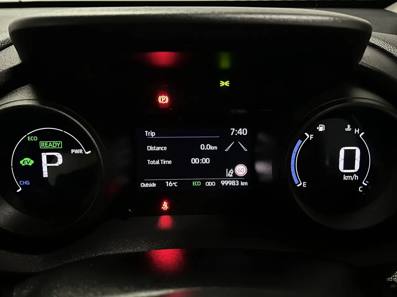 2022 TOYOTA YARIS CROSS HYBRID Gallery Image 17