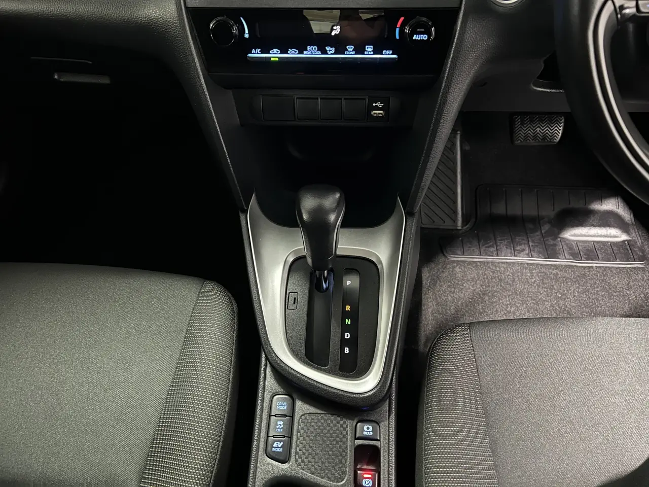 2022 TOYOTA YARIS CROSS HYBRID Gallery Image 19