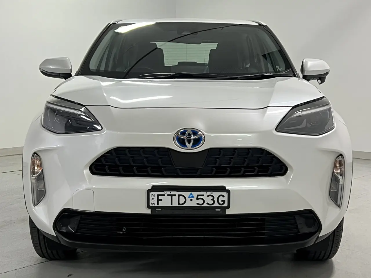 2022 TOYOTA YARIS CROSS HYBRID Gallery Image 3