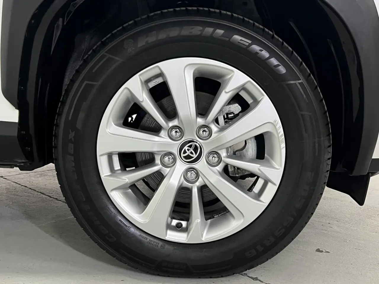 2022 TOYOTA YARIS CROSS HYBRID Gallery Image 5