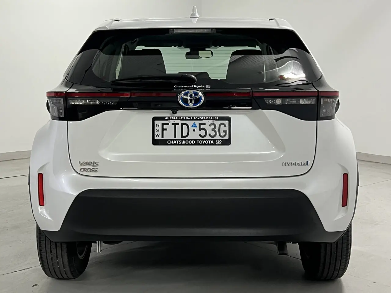 2022 TOYOTA YARIS CROSS HYBRID Gallery Image 7