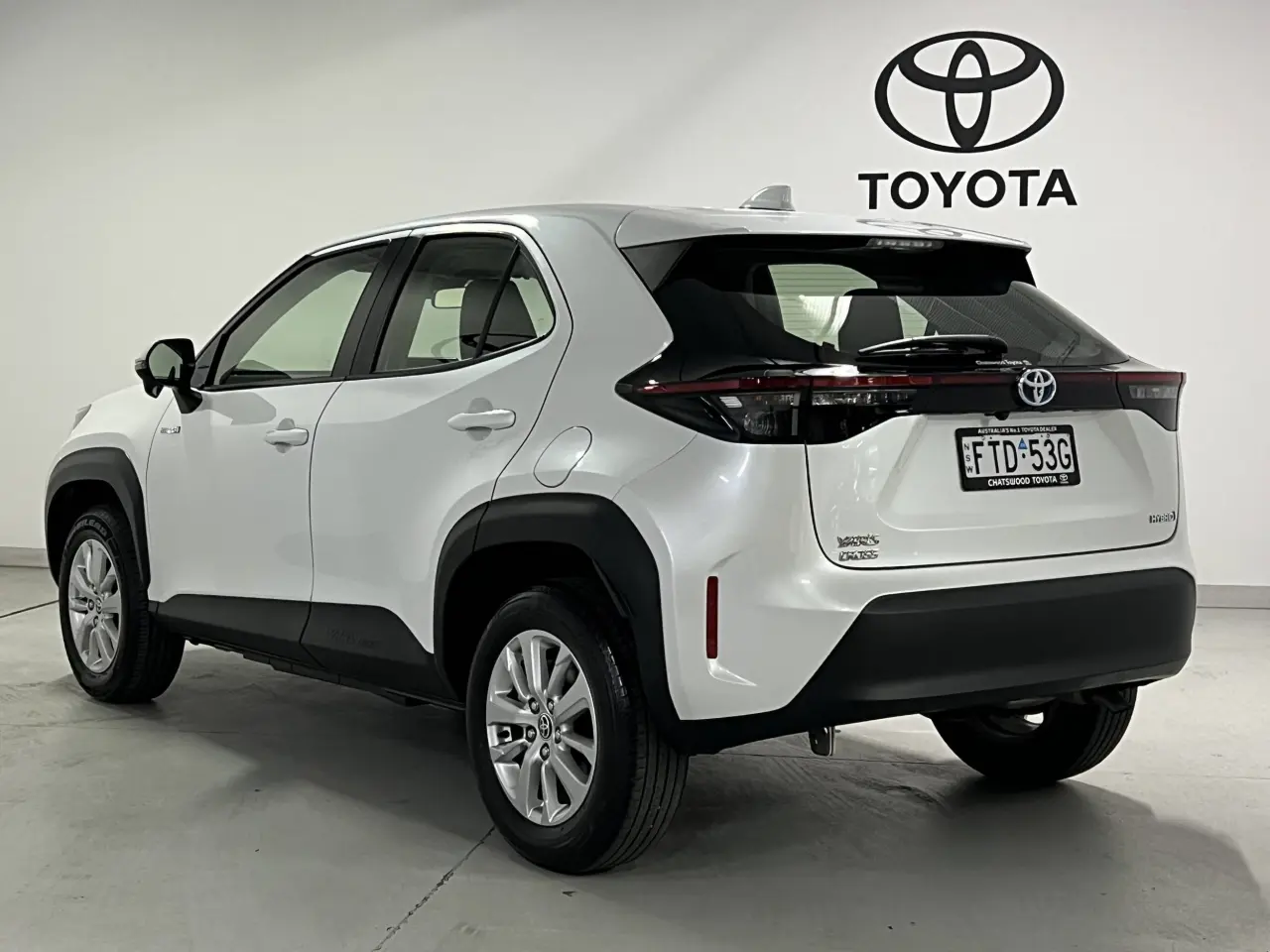 2022 TOYOTA YARIS CROSS HYBRID Gallery Image 8