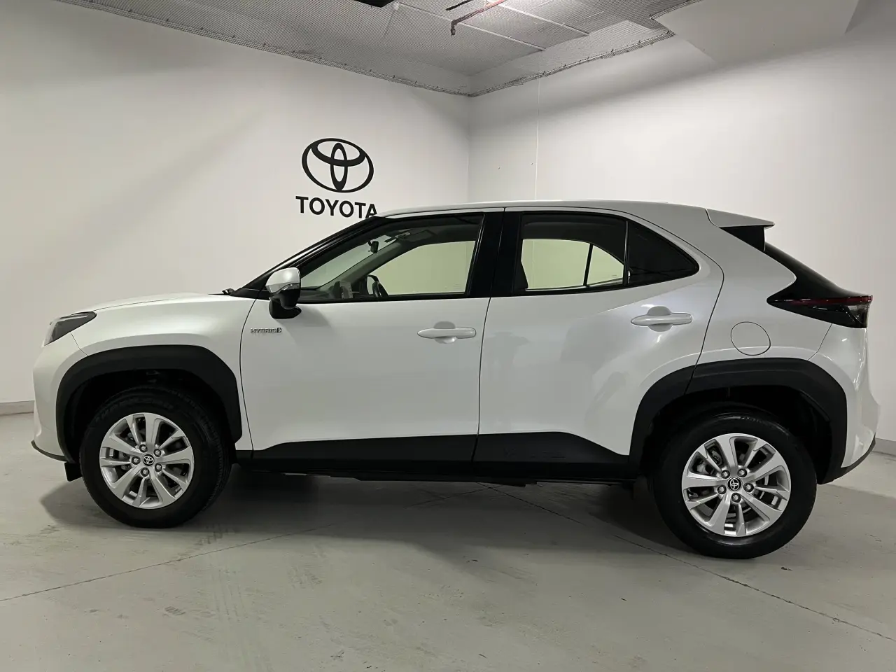 2022 TOYOTA YARIS CROSS HYBRID Gallery Image 9