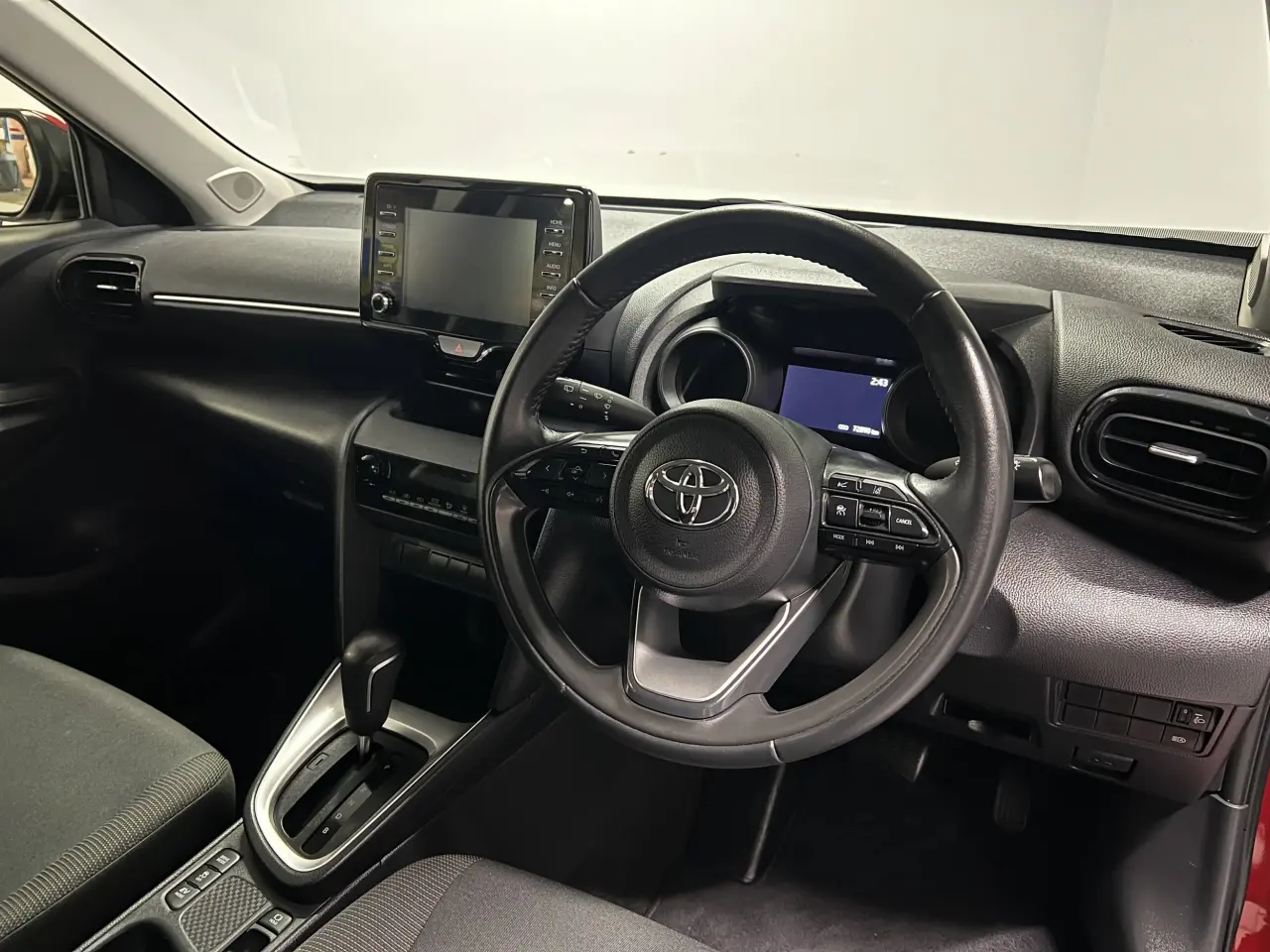 2023 TOYOTA YARIS CROSS HYBRID Gallery Image 10