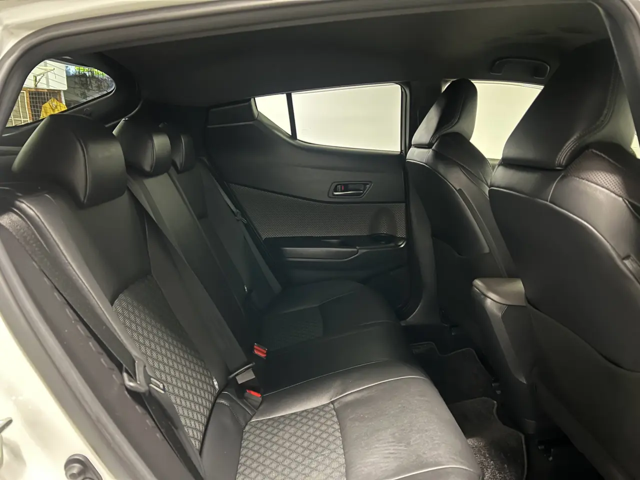 2020 TOYOTA C-HR HYBRID Gallery Image 11