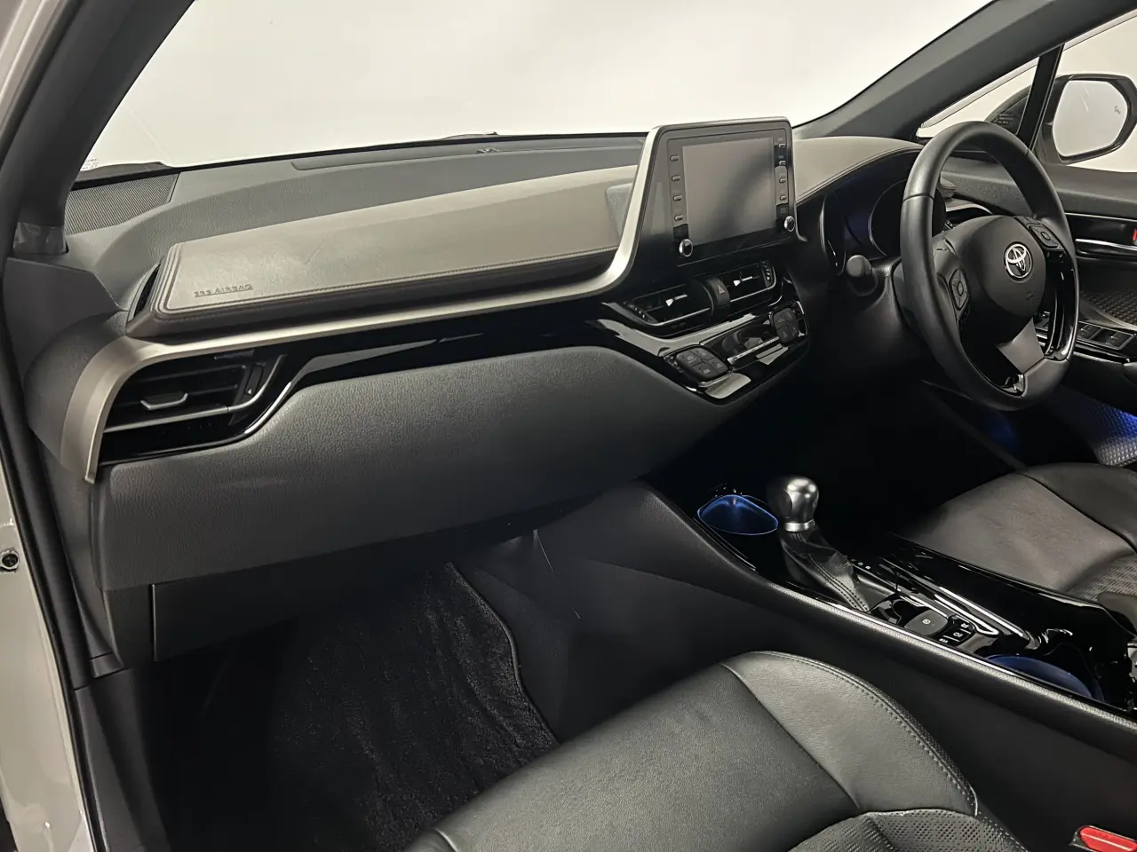 2020 TOYOTA C-HR HYBRID Gallery Image 14