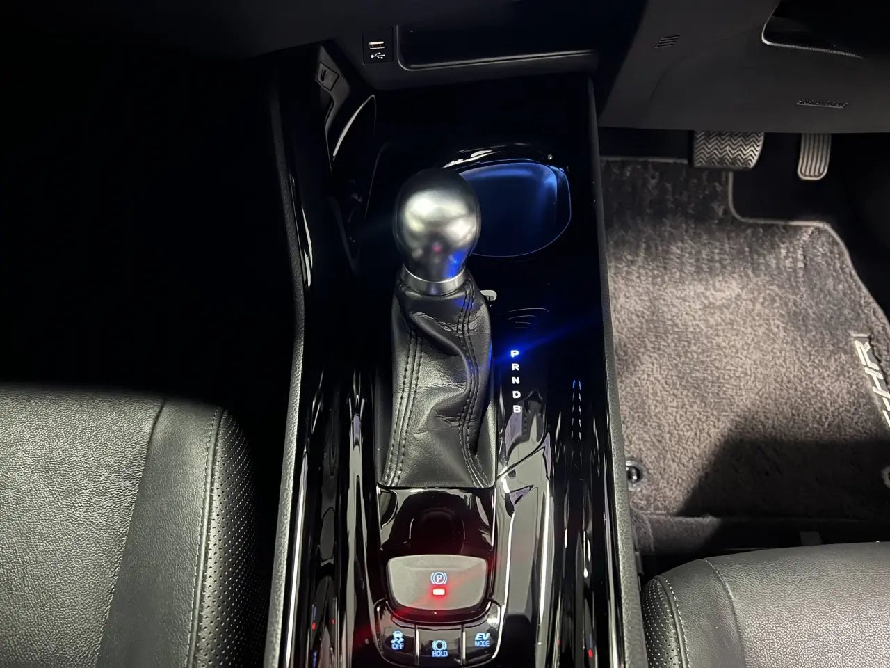 2020 TOYOTA C-HR HYBRID Gallery Image 19