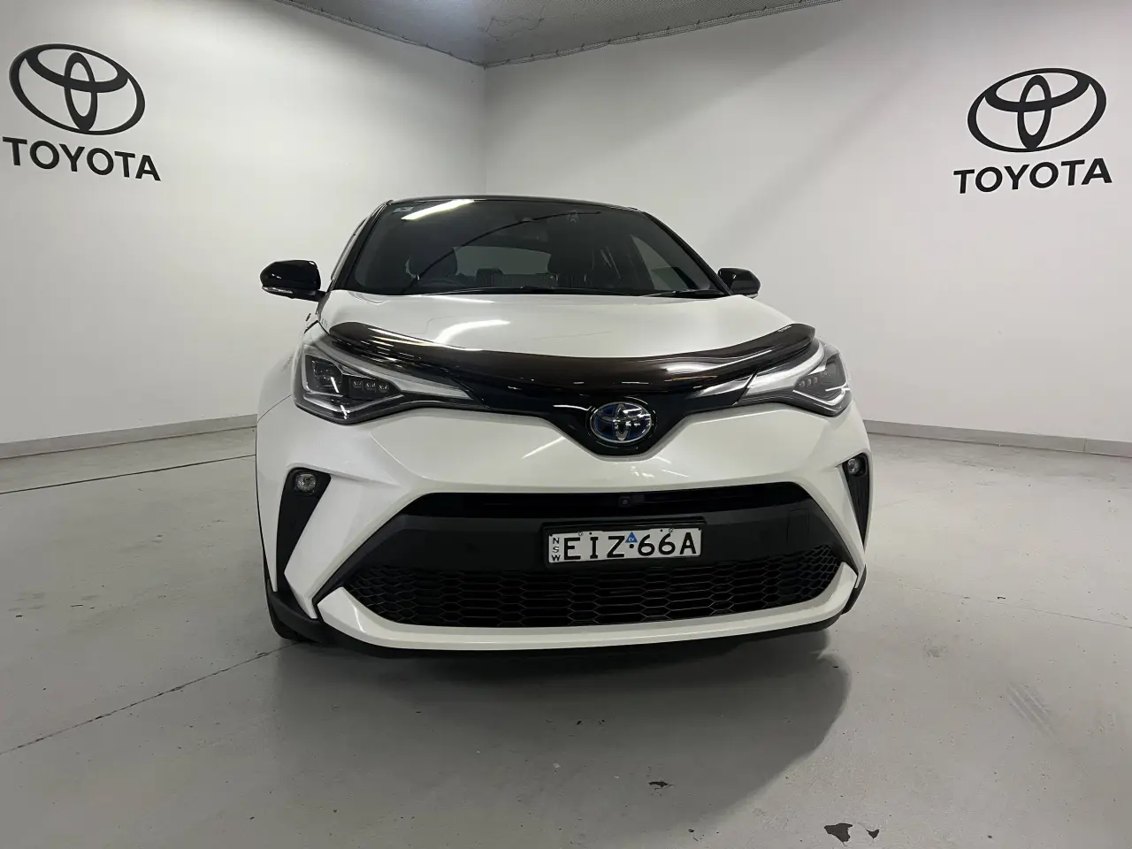 2020 TOYOTA C-HR HYBRID Gallery Image 2