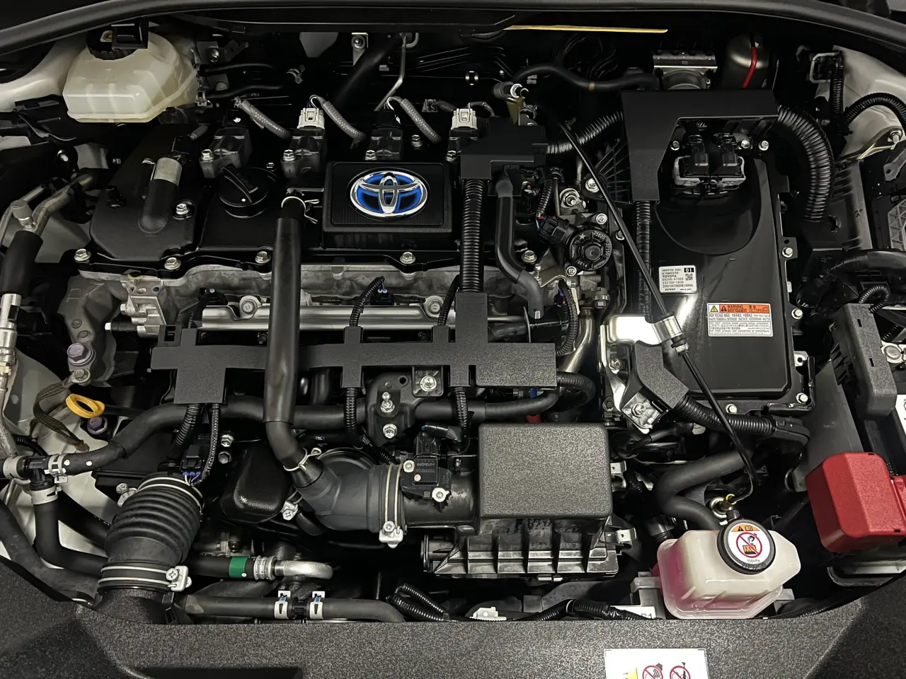 2020 TOYOTA C-HR HYBRID Gallery Image 20