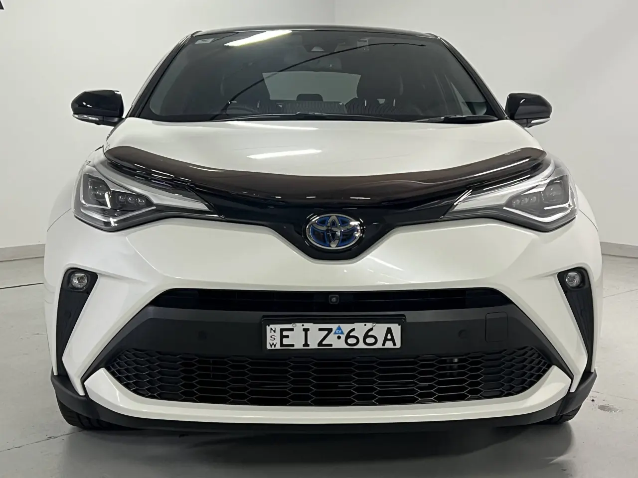2020 TOYOTA C-HR HYBRID Gallery Image 3
