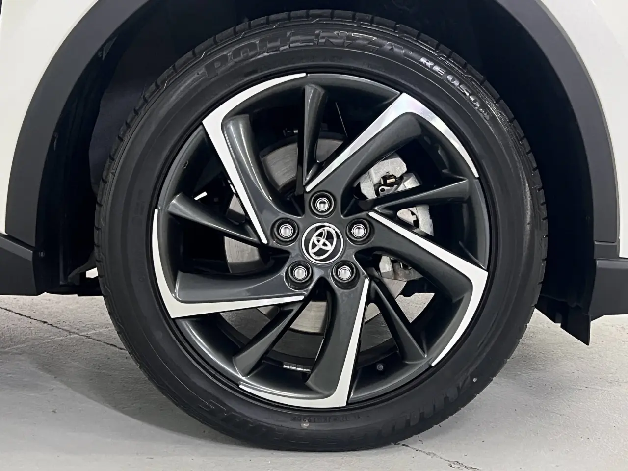 2020 TOYOTA C-HR HYBRID Gallery Image 5