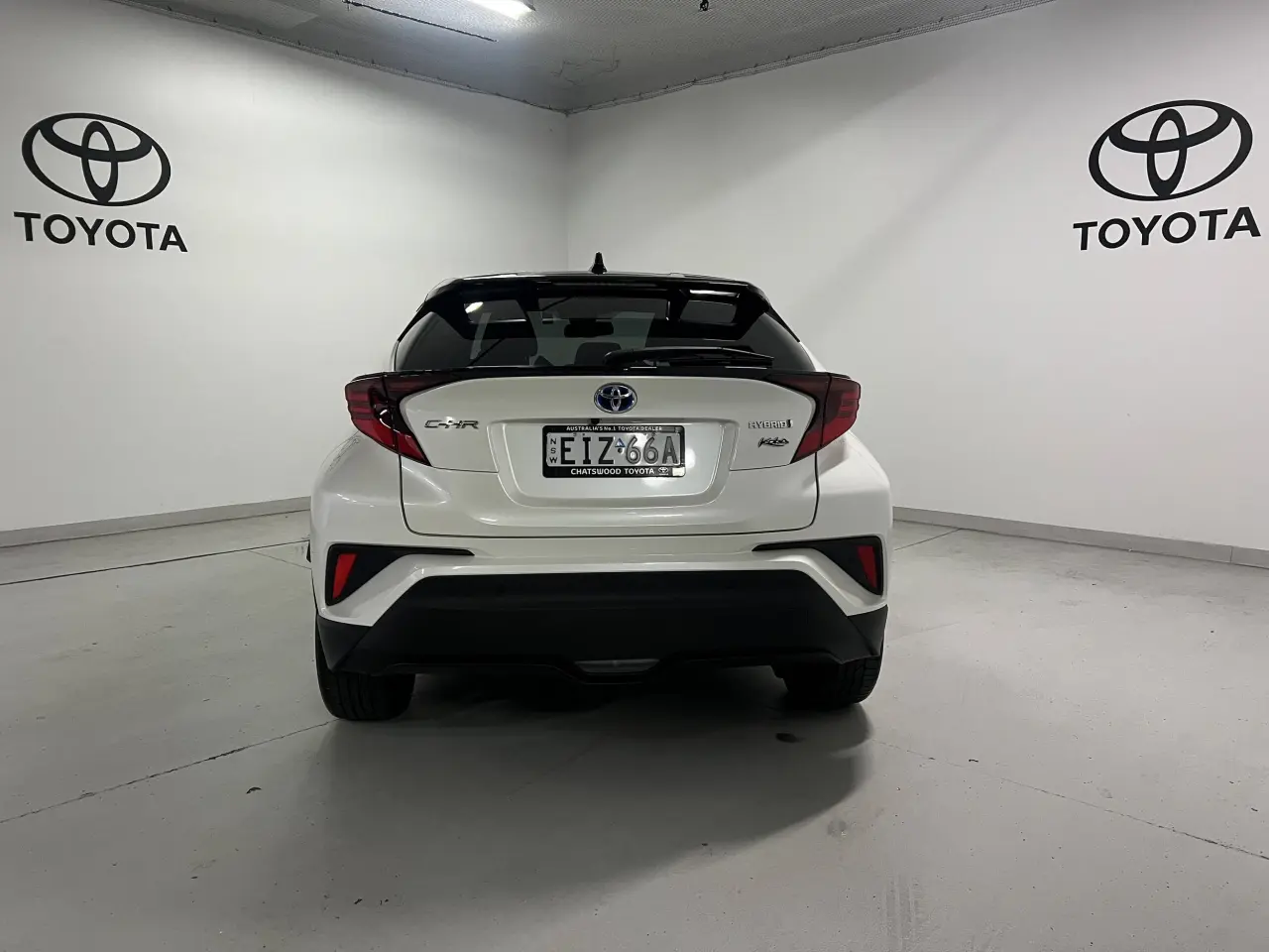 2020 TOYOTA C-HR HYBRID Gallery Image 6
