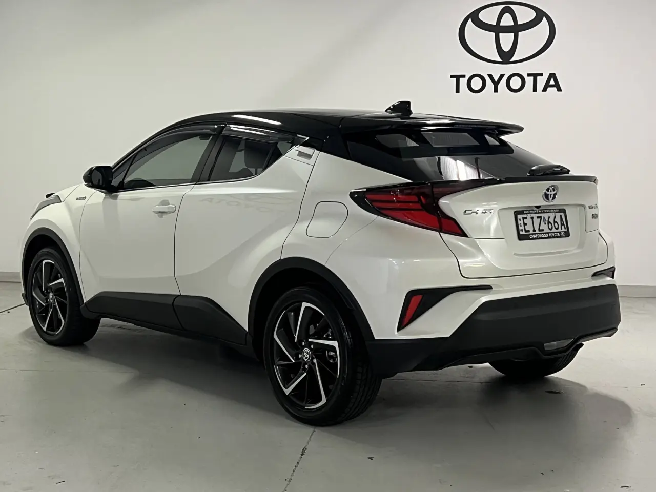 2020 TOYOTA C-HR HYBRID Gallery Image 8