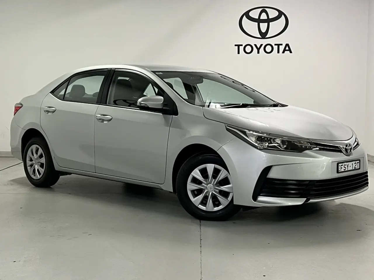 2017 TOYOTA COROLLA Gallery Image 1