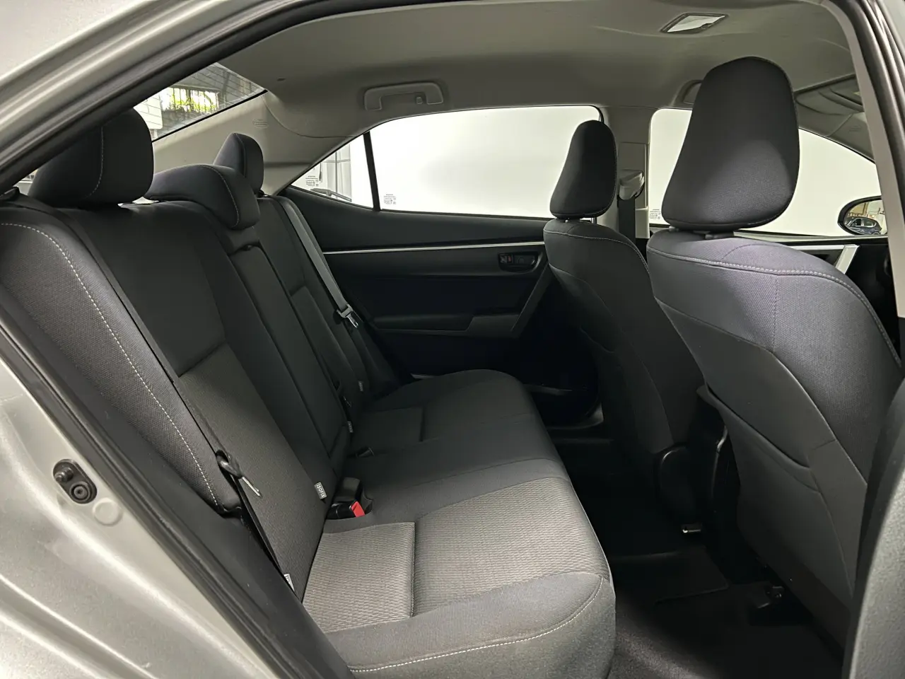 2017 TOYOTA COROLLA Gallery Image 11