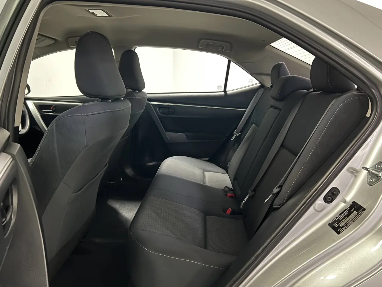 2017 TOYOTA COROLLA Gallery Image 13