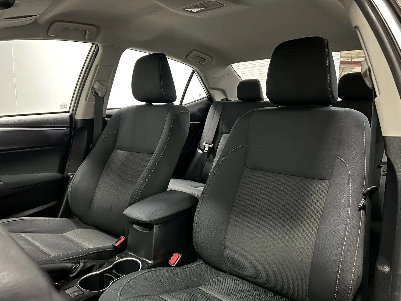2017 TOYOTA COROLLA Gallery Image 15
