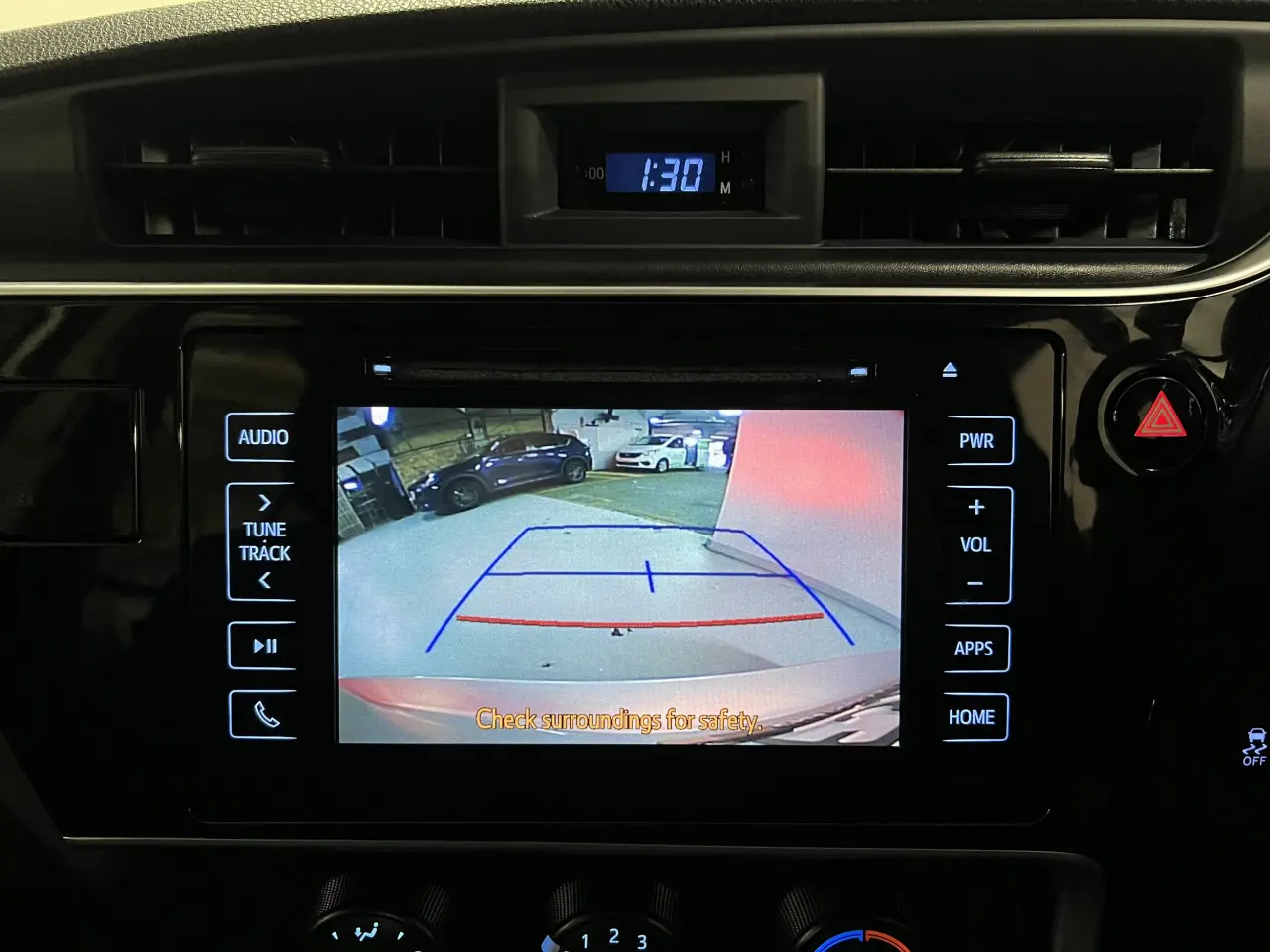 2017 TOYOTA COROLLA Gallery Image 18