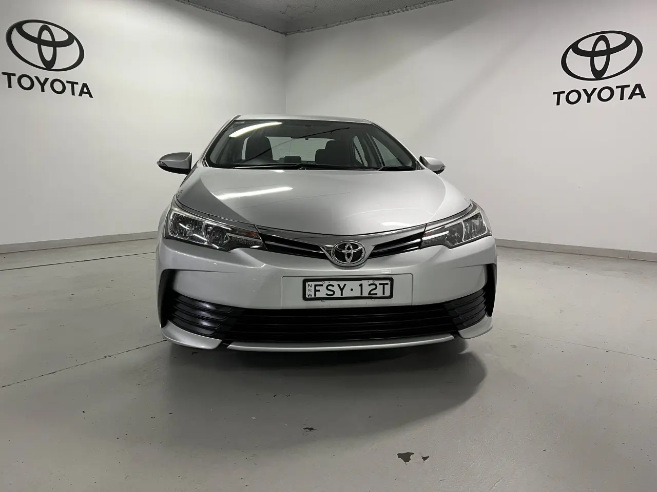 2017 TOYOTA COROLLA Gallery Image 2