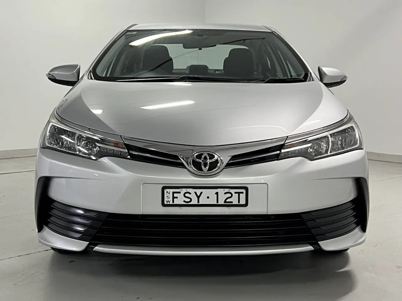 2017 TOYOTA COROLLA Gallery Image 3