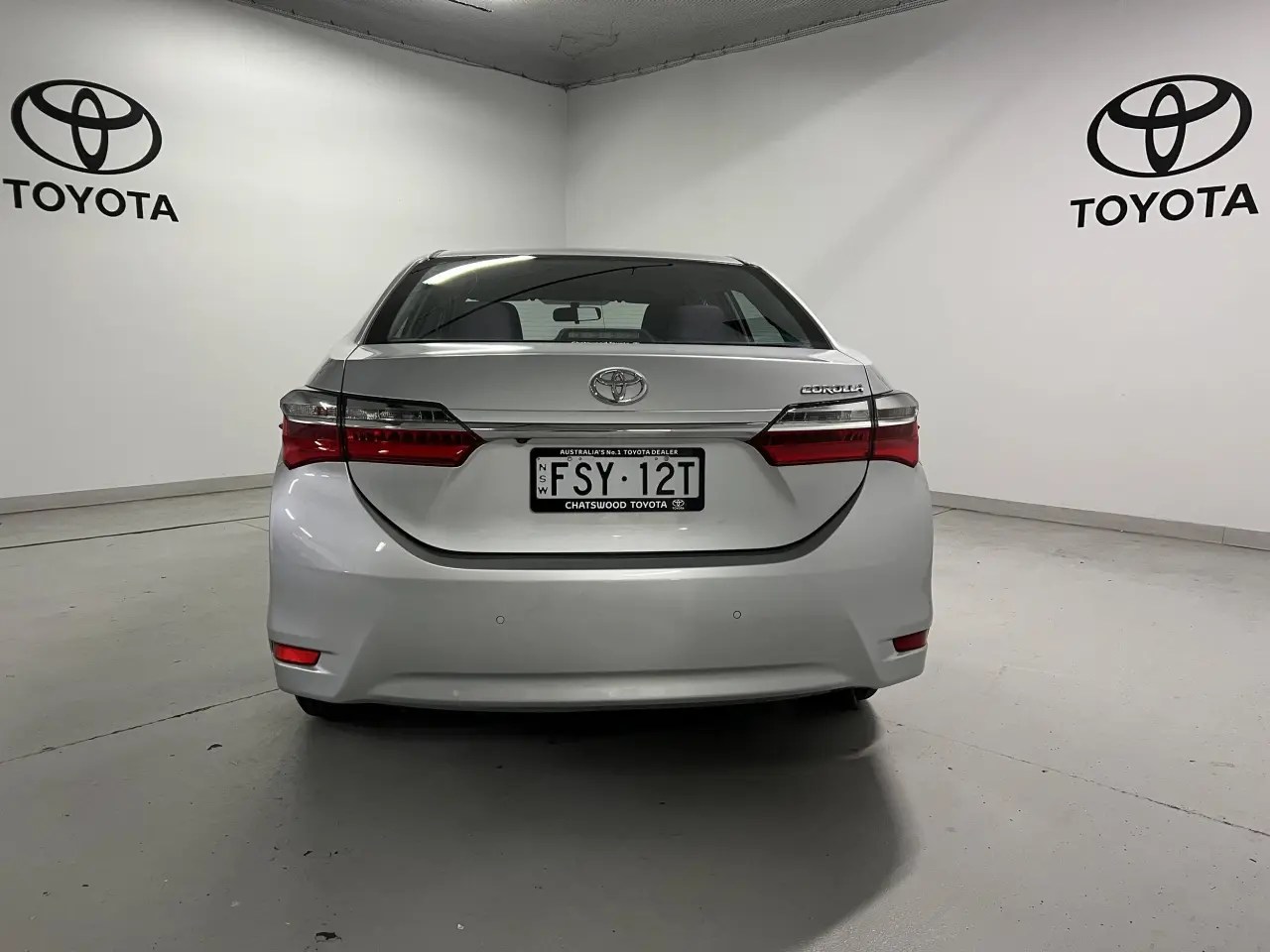 2017 TOYOTA COROLLA Gallery Image 6