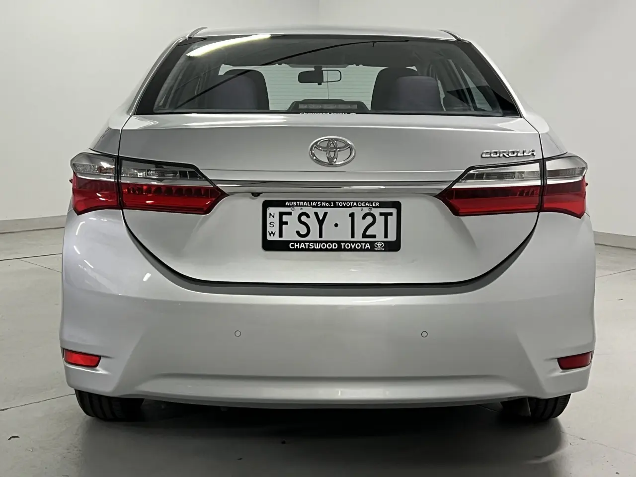 2017 TOYOTA COROLLA Gallery Image 7