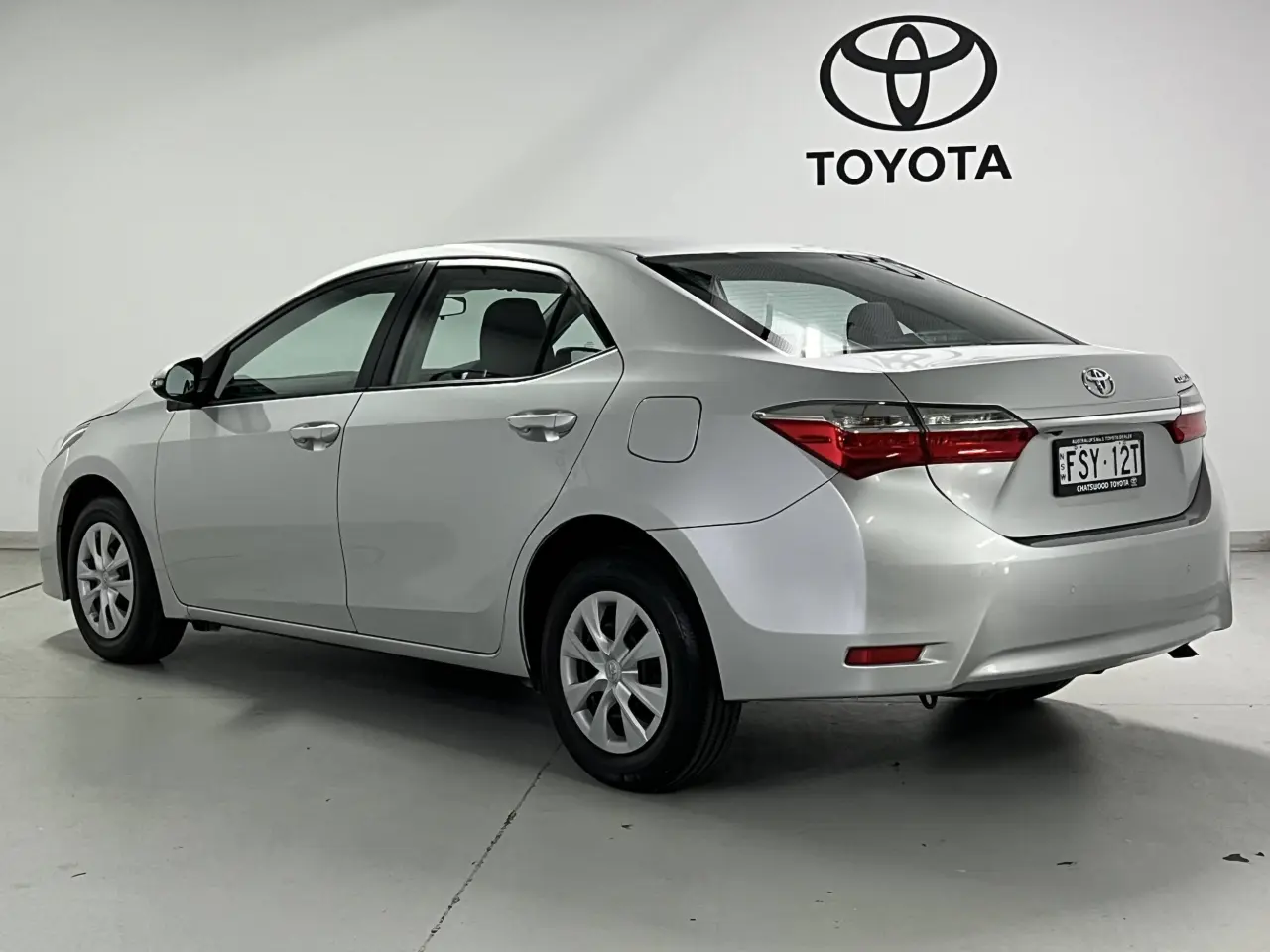 2017 TOYOTA COROLLA Gallery Image 8