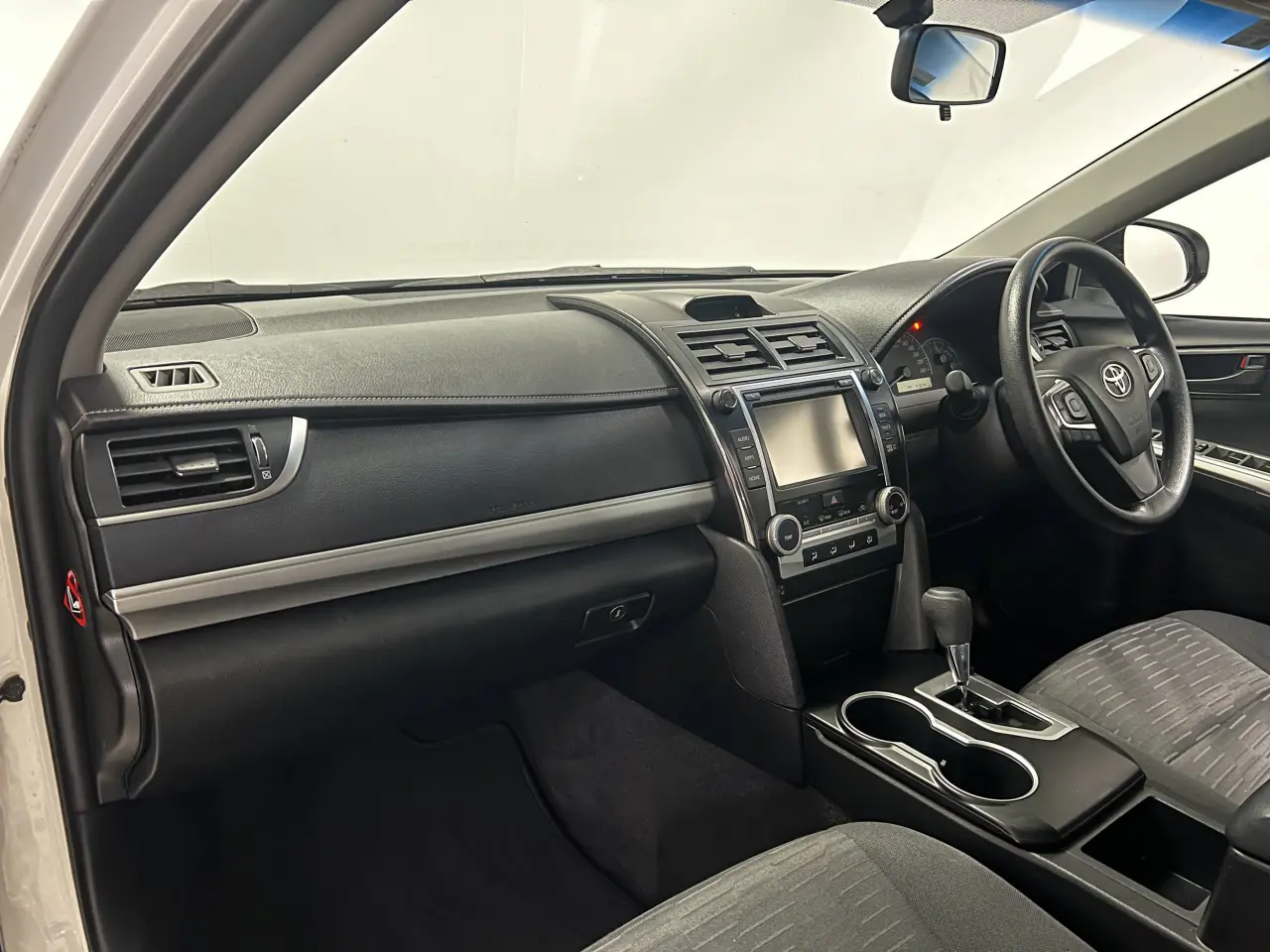 2017 TOYOTA CAMRY Gallery Image 14