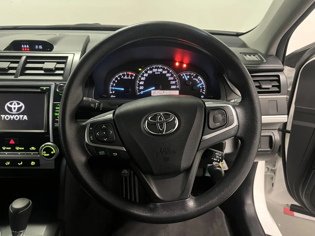 2017 TOYOTA CAMRY Gallery Image 16